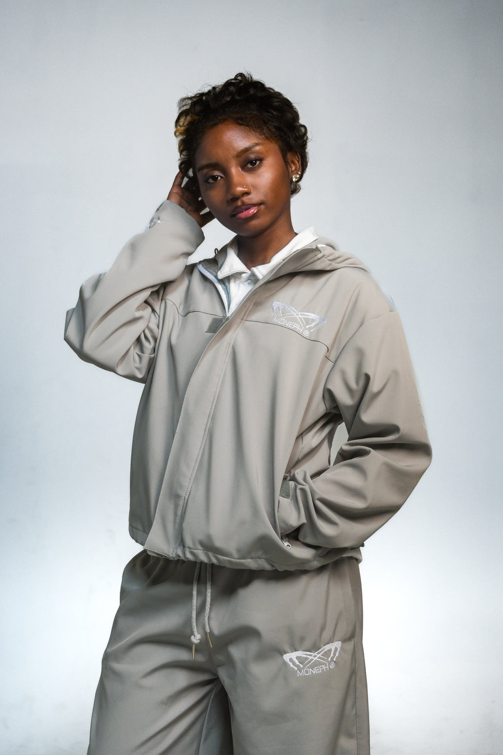 CLOUD GREY WINDBREAKER