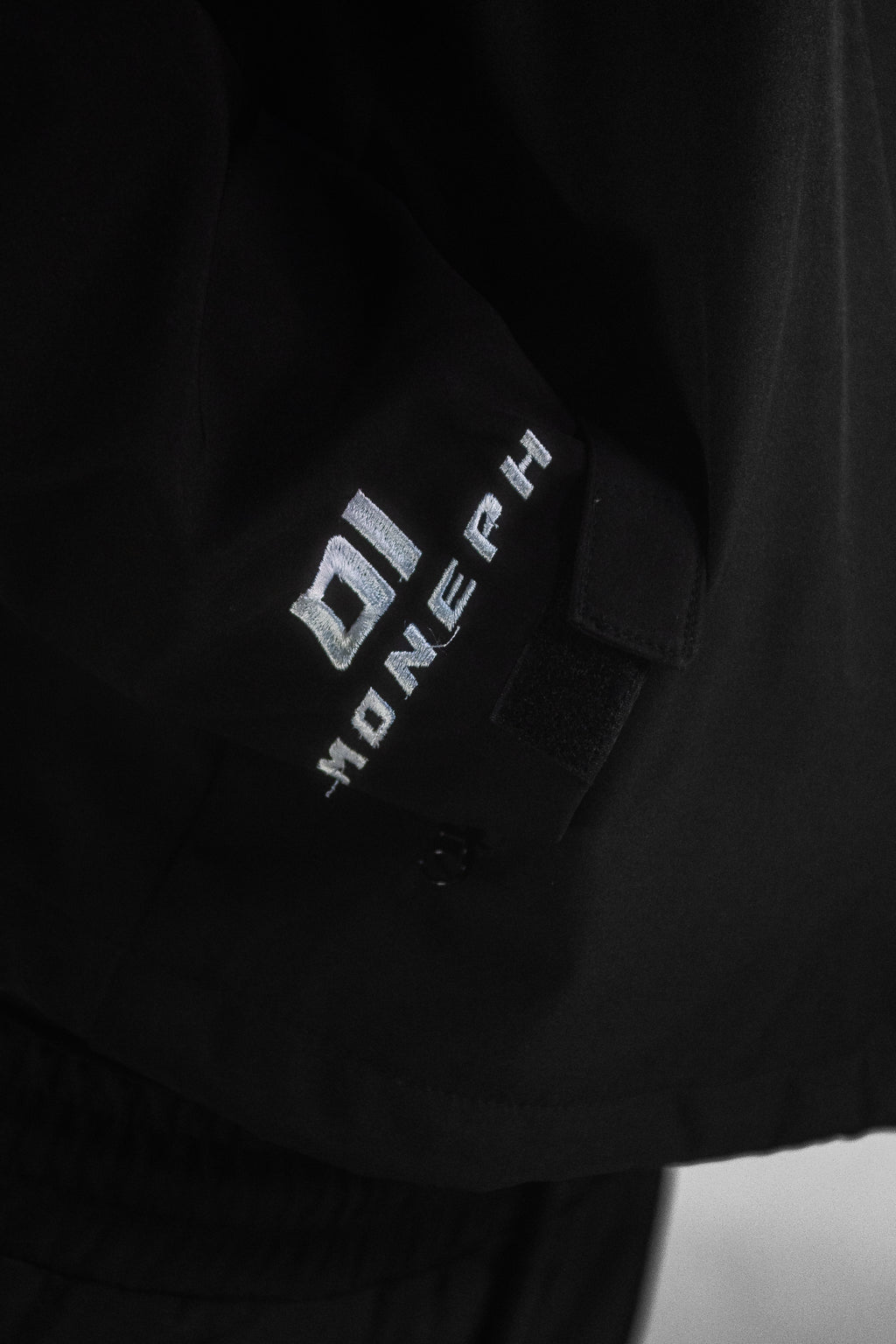 NIGHT BLACK WINDBREAKER