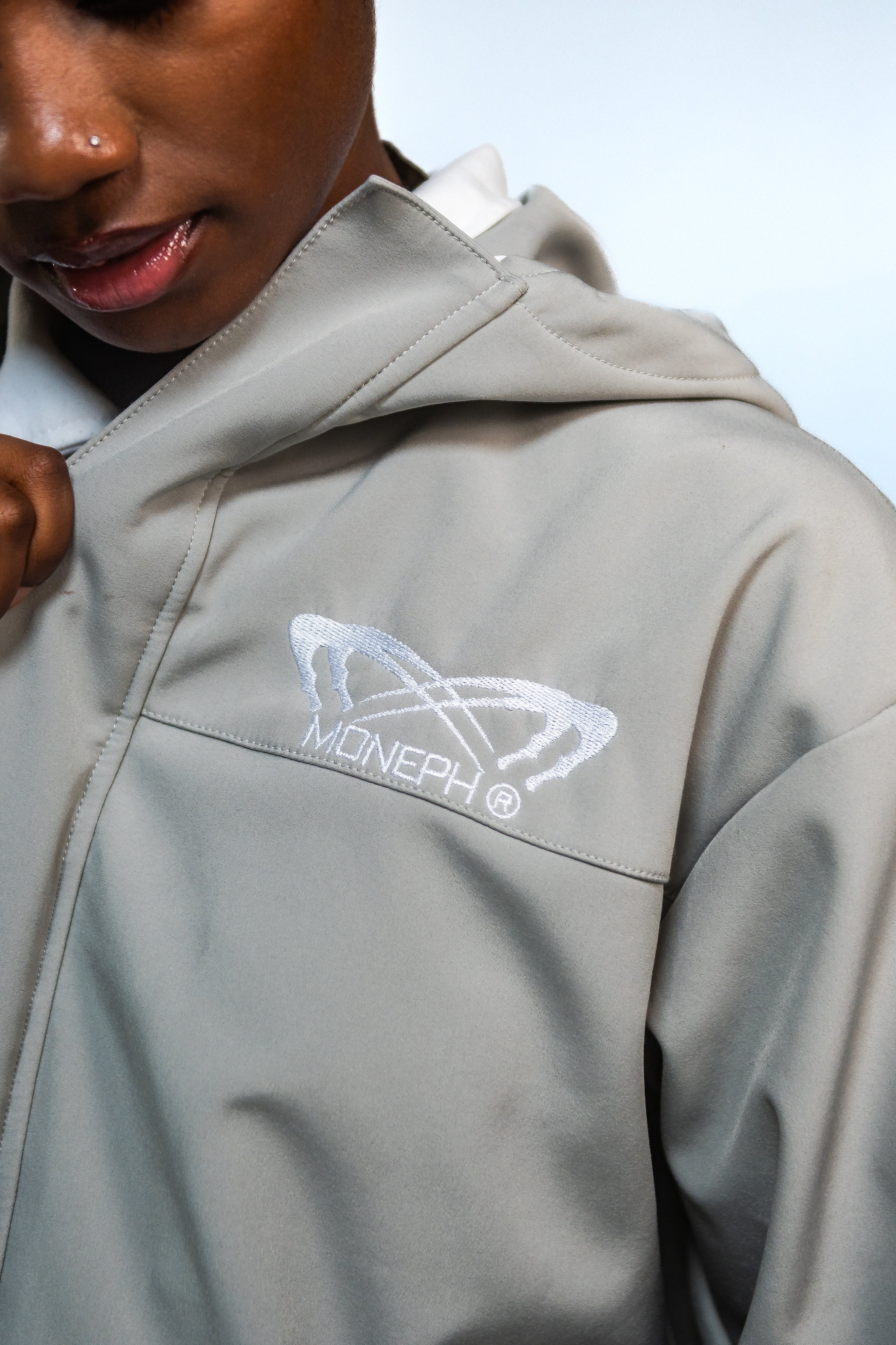 CLOUD GREY WINDBREAKER